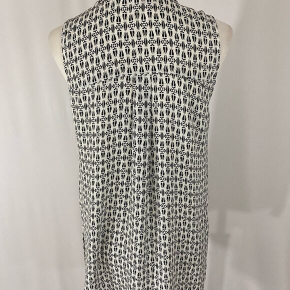 DR2 V Neck Black and White Sleeveless Top - Picture 5 of 5